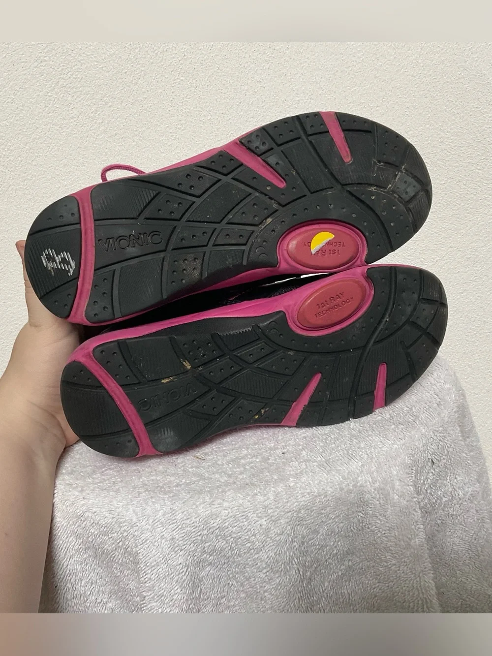 Vionic Kona Women's Sneakers Black, Pink Size 7.5 NO INSOLES Workout Athletic